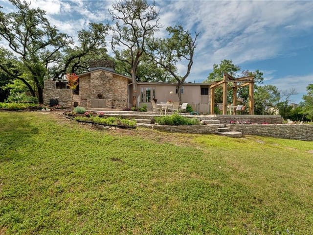 610 Lancelot Way