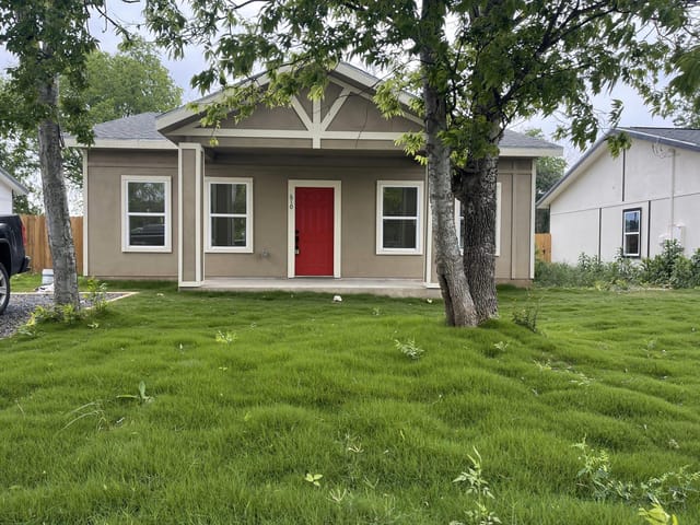 610 Pecan Valley DR