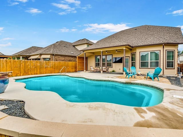 610 Stonewood LN