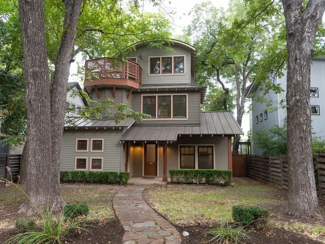 610 W Live Oak ST