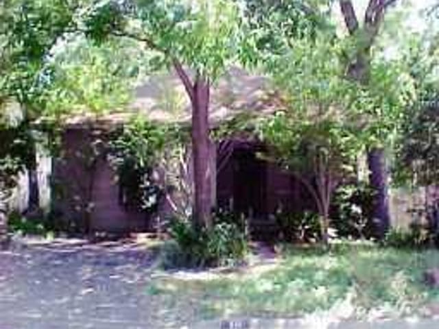 610 WEST ELIZABETH