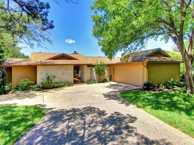 6102 Westside Dr