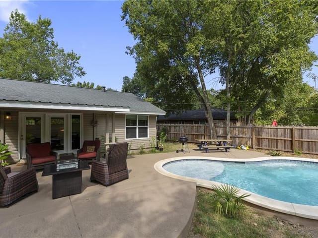 6103 Pennwood Ln