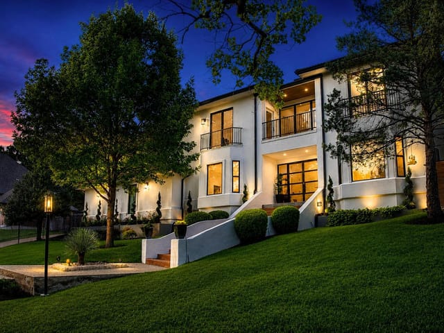 6103 Twin Ledge DR - front exterior - Luxury home in Cat Mountain Villas Sec 01, Austin, TX