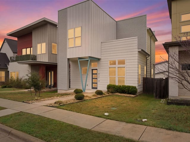 6104 Florencia Ln