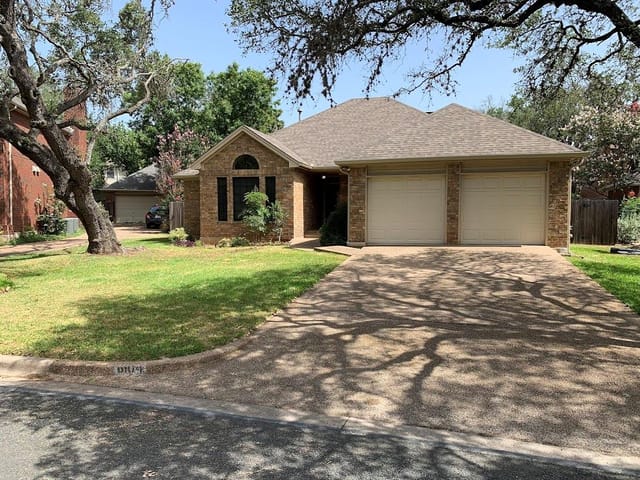 6104 John Chisum LN