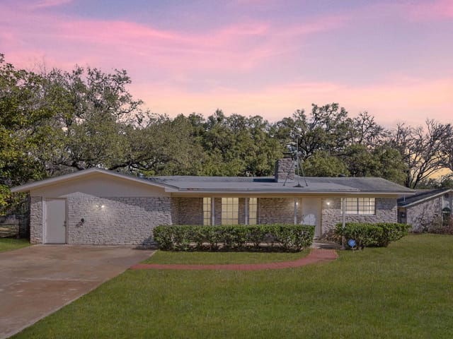 6105 Oakclaire DR