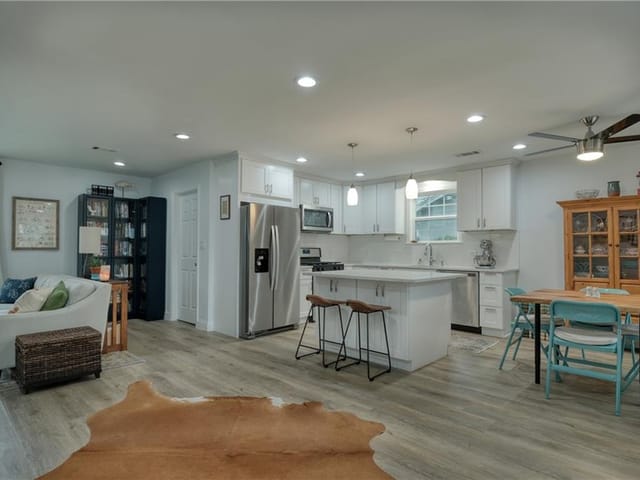 6107 Calmar Cv