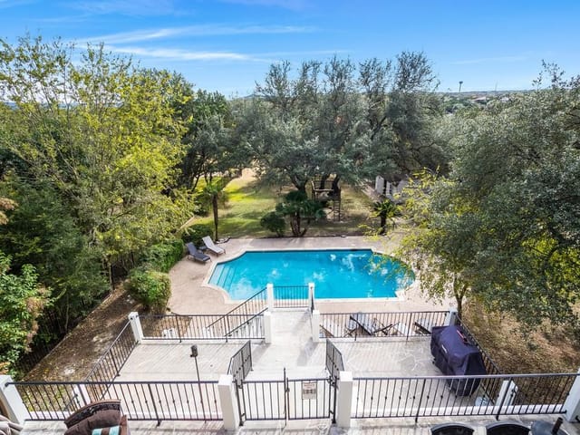 6109 Hudson Bend Rd