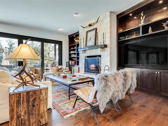 6109 Hudson Bend Rd