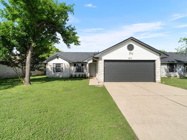 611 Clearcreek DR