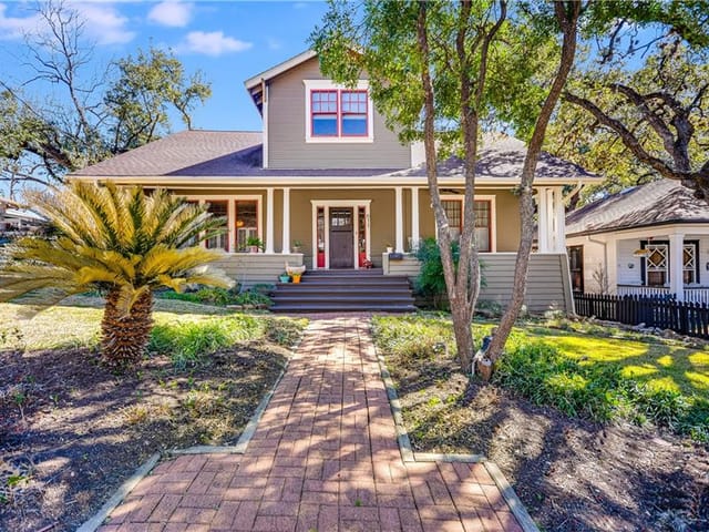 611 Deep Eddy Ave