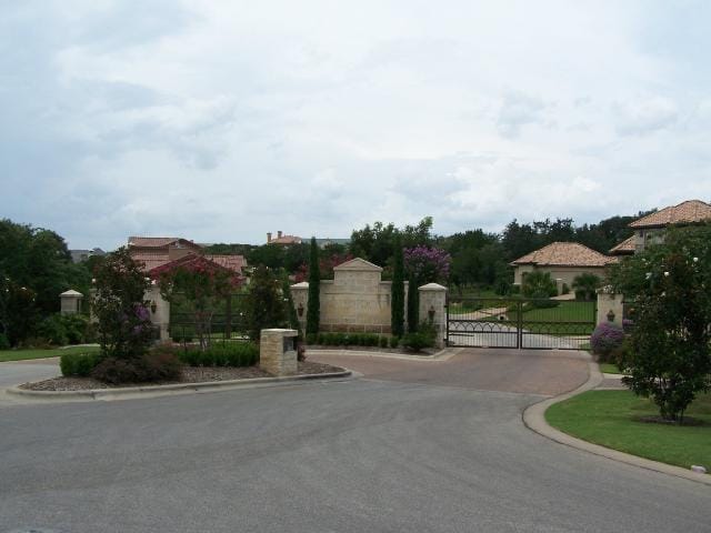611 Lake ESTS