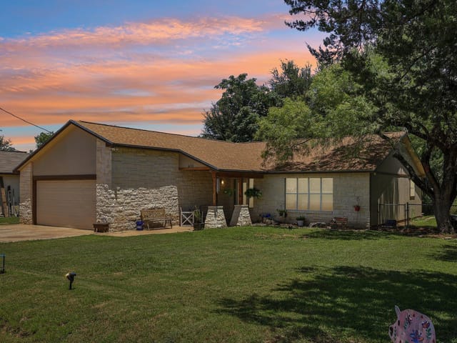 611 Magnolia LN