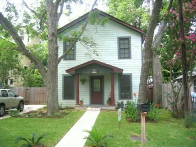 611 W Johanna ST
