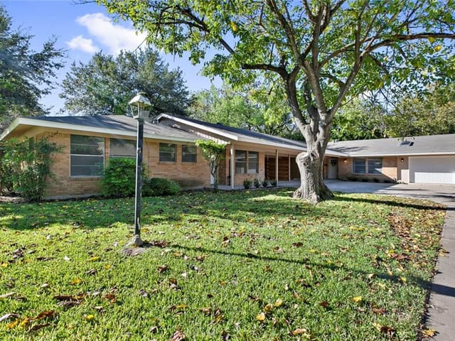 6110 Bullard Dr