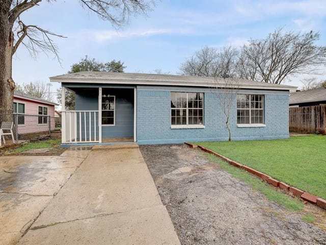 6111 Palm Cir