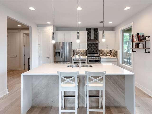 6112 Friendswood Dr
