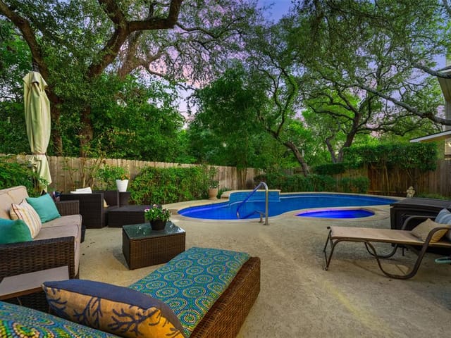 6112 Jumano Ln