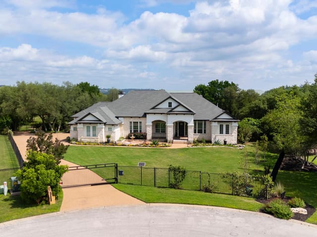 6112 Laguna Cliff LN