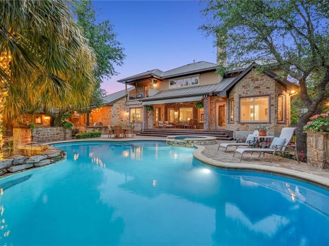 6113 Charis CT