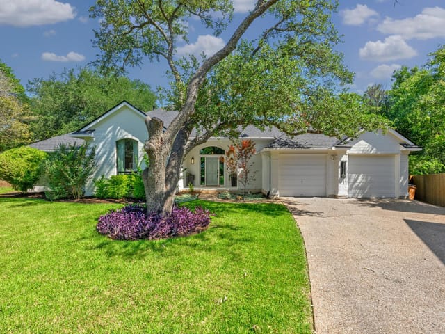 6118 Ginita LN