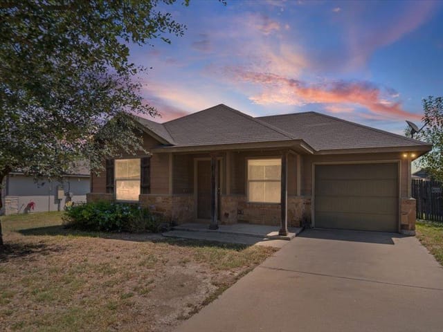 612 Amber LN