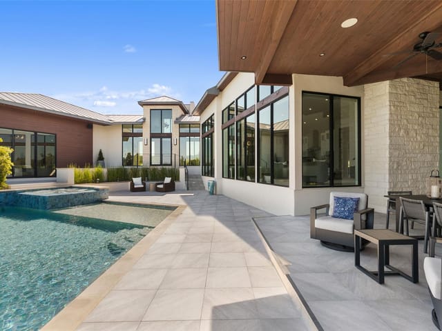 612 Overlook PKWY