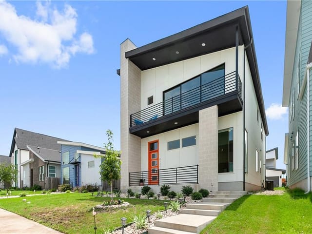6121 Florencia Ln