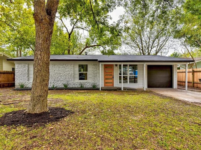 613 Amesbury Ln