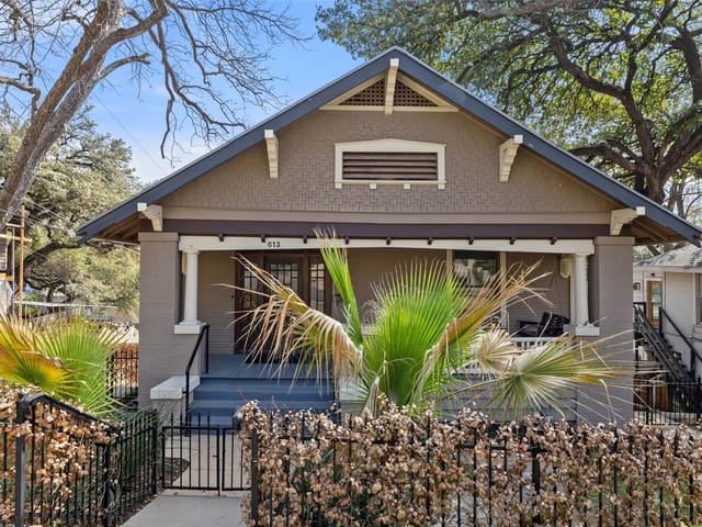 613 Baylor St