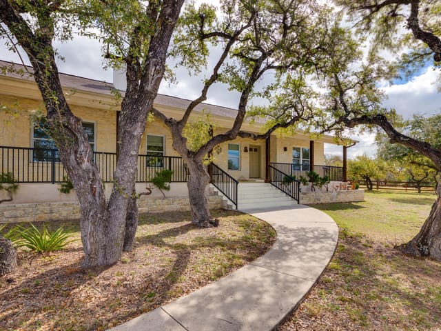 613 Canyon Rim Dr