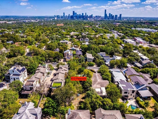 613 Peacock LN