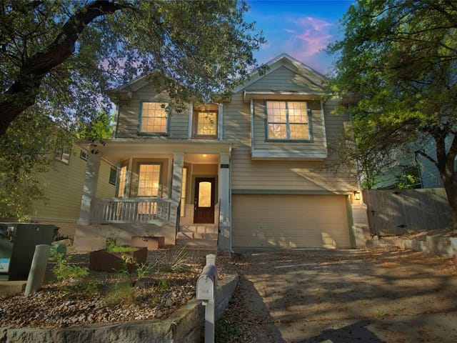 613 Twelve Oaks LN