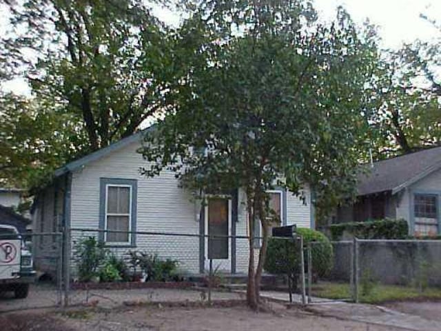 613 W Johanna ST