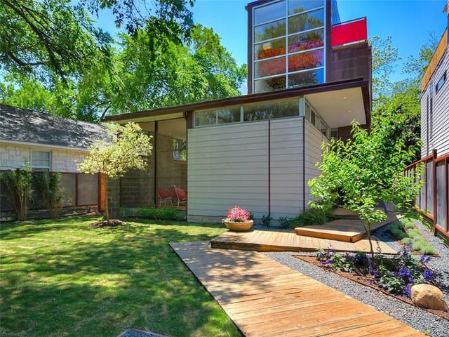 613 W Live Oak St