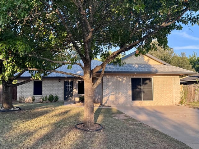614  Bentwood Dr