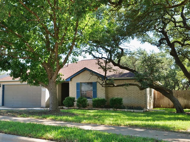 615 Blue Oak CIR
