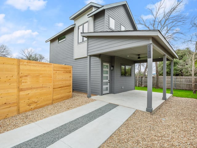 615 Clifford Dr Unit #2