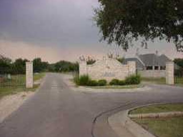 615 W Bartlett DR