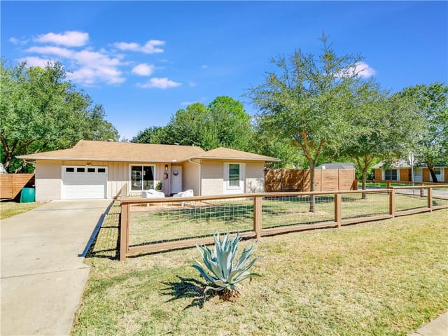 616 Long Bow LN