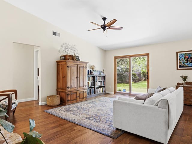 617 Blackberry DR