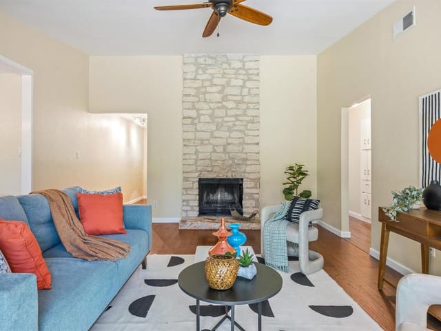 617 Blackberry DR