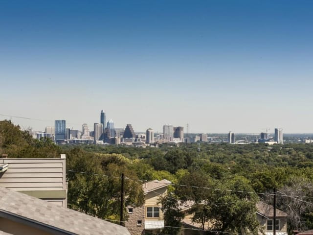 617 PEACOCK Ln Unit #B