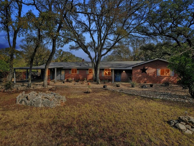 6201 Oakclaire DR