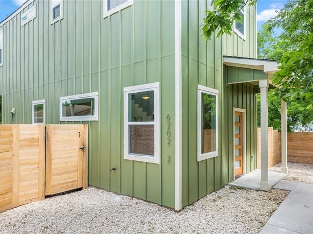 6202 Palm Cir Unit #2