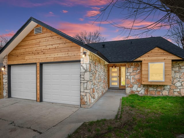6203 Woodhue Dr