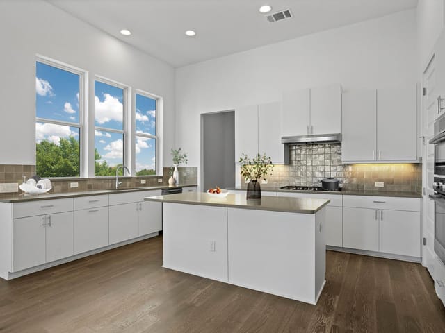 6205 Sendero Hills Pkwy