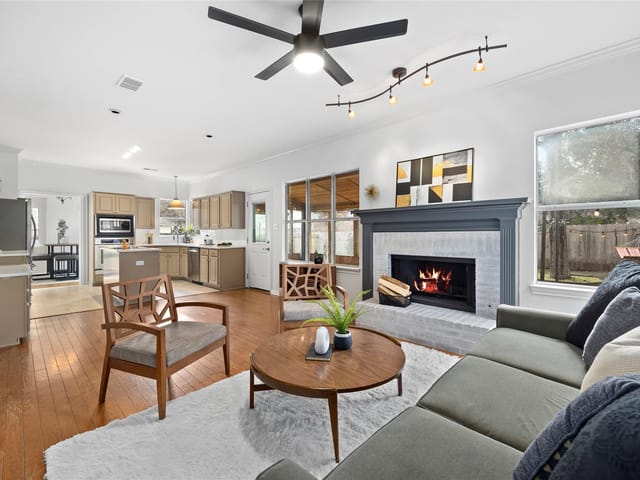 6207 John Chisum Ln