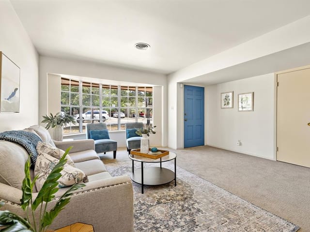 621 Bissonet Ln